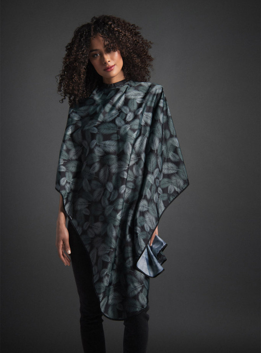 Fromm Premium Client Hairstyling Cape - Palms Print